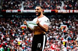 壹号娱乐-关于萨拉赫在快船比赛中表现优异，刷新纪录引发热议！观众掌声雷动的信息